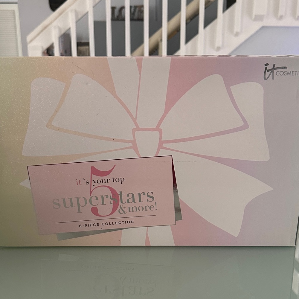 IT Cosmetics Top 5 Superstars Collection - Pink and White